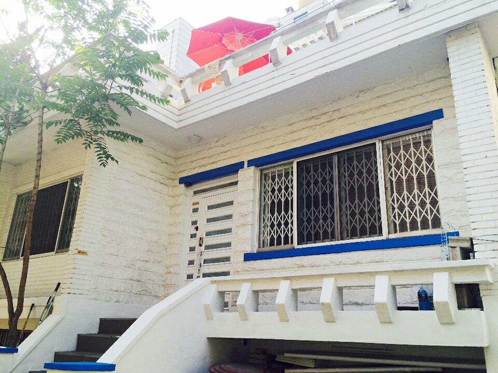 Tiara Guesthouse - Hostel