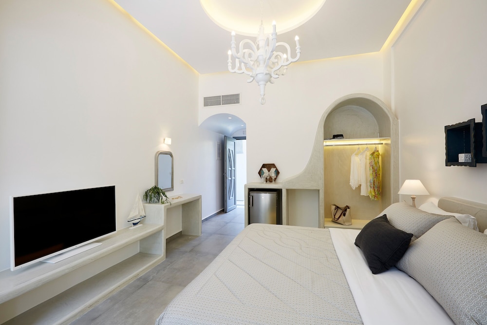 Amara Suites Santorini