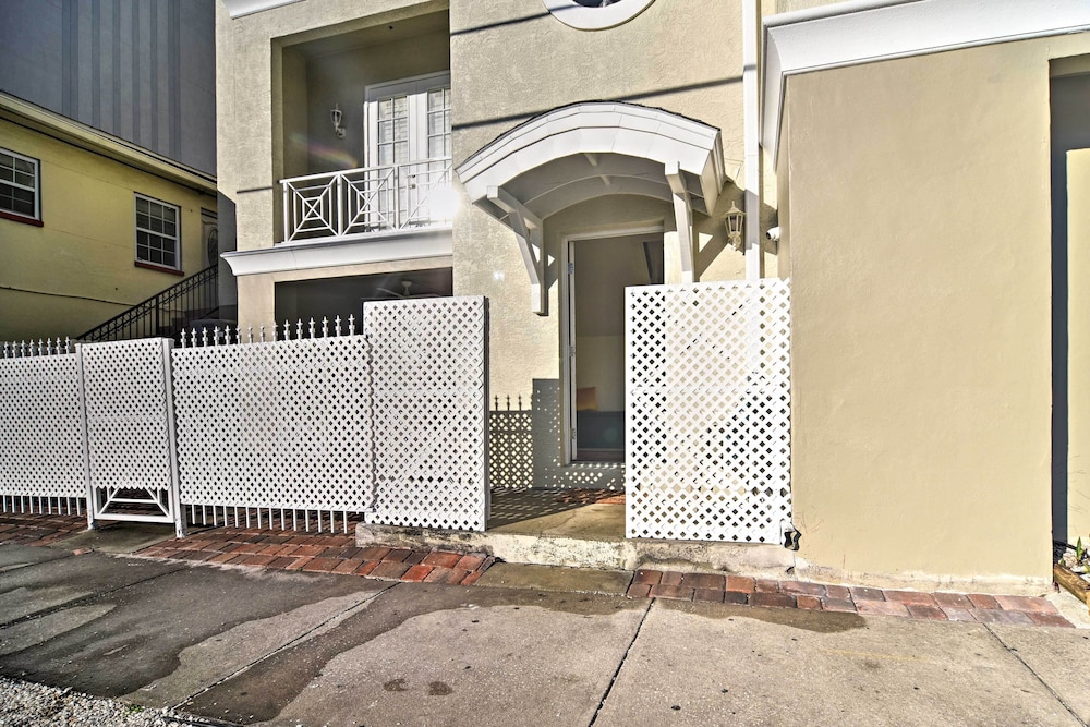 Clearwater Beach Hideaway: Walkable Location! view 4