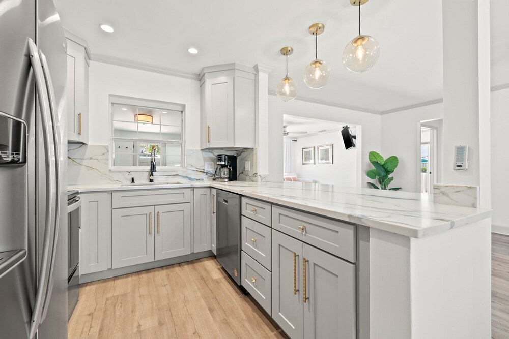 Stylish Villa Near Treasure Island Beaches