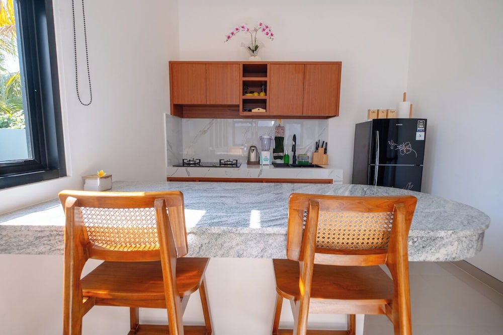 Crystal Flow Guest House & Apartment Canggu