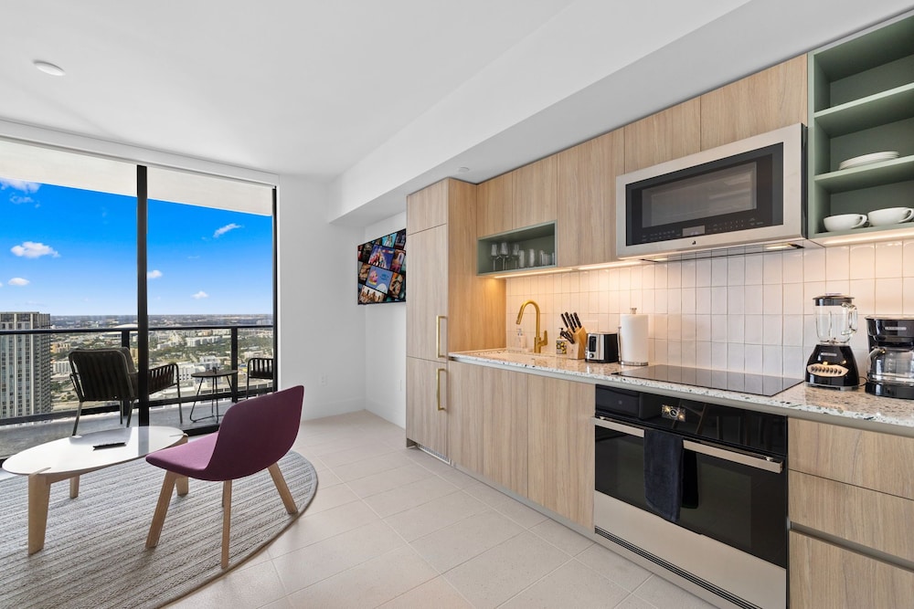 Prime City Location Luxury Condo