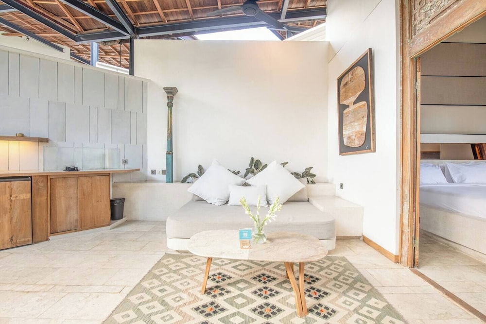 Stylish 1BR Villa With Pool, 800m to Canggu Beach