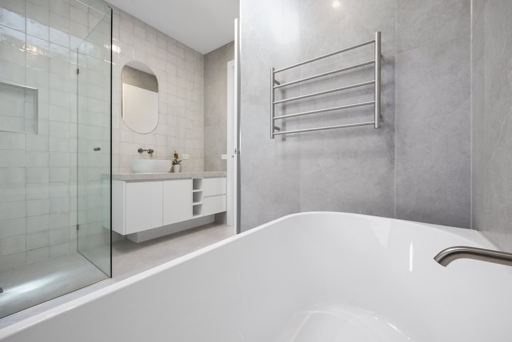Saltwood Coastal Hamptons Luxe With Pool
