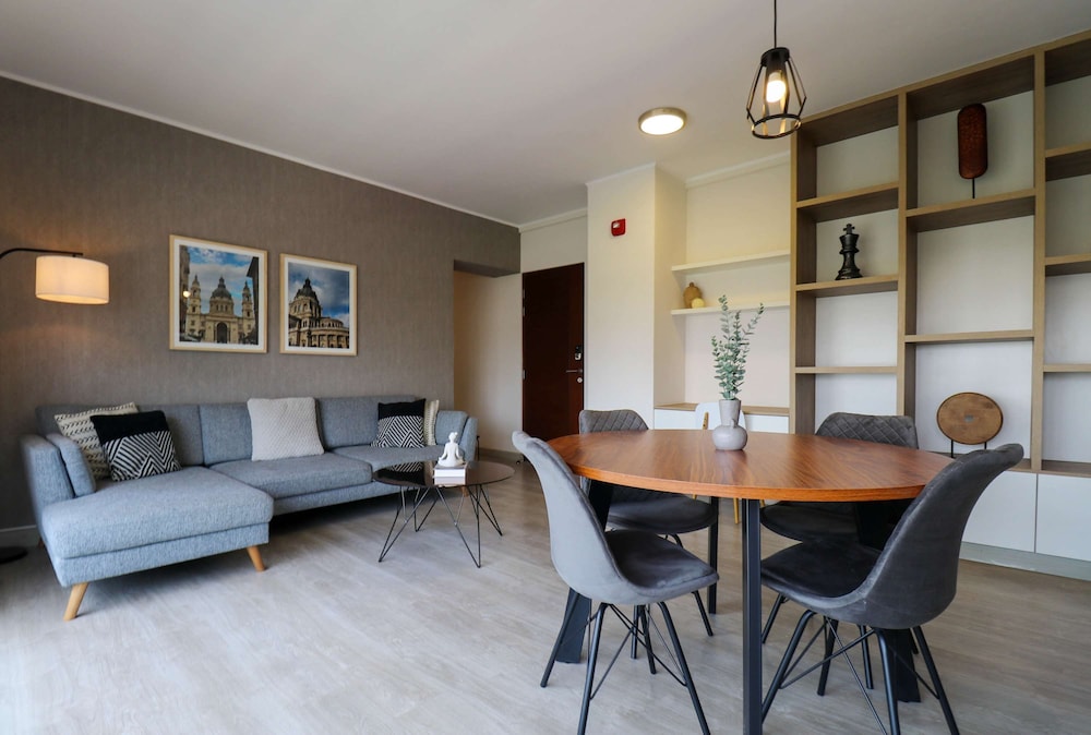w Comfy 2BR w Park View in Miraflores