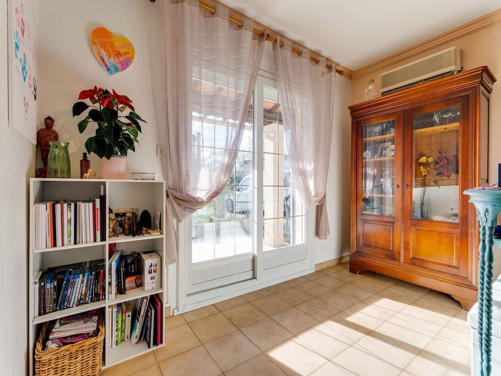 Villa With Swimming Pool in Sorgues view 2