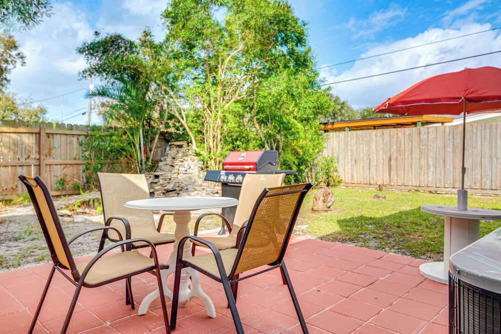 12 Mi to Beach: Home w/ Outdoor Dining in Cocoa!