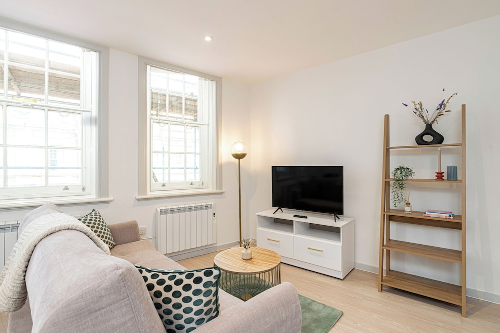 JOIVY Stylish 1 bed flats in Soho