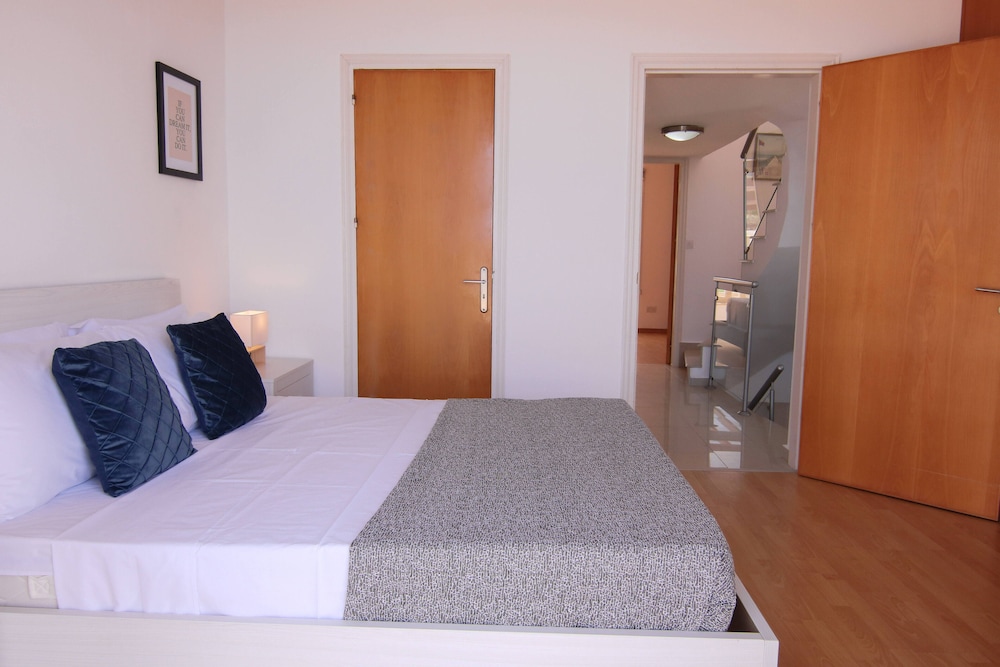 Phaedrus Living Beachfront Villa Riva