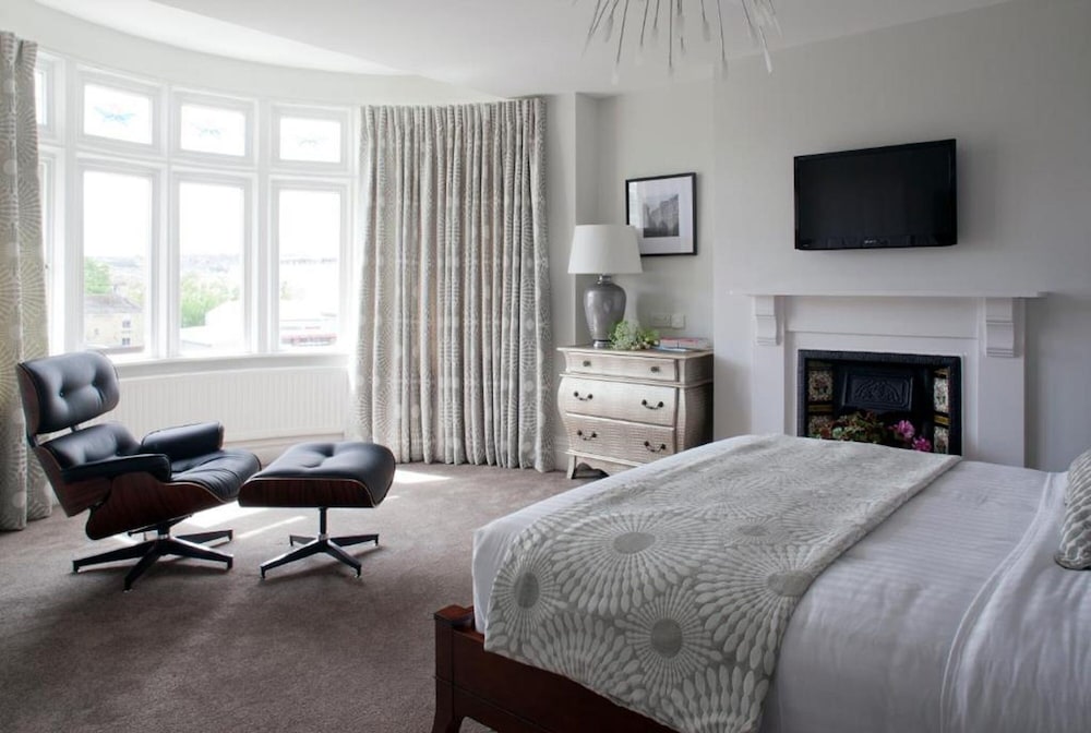 2 Crescent Gardens