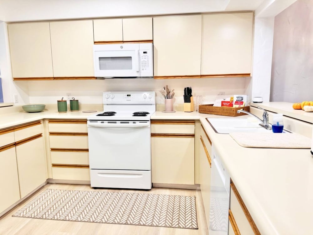 Fairway-view 3 Bedroom Condo in Palm Desert