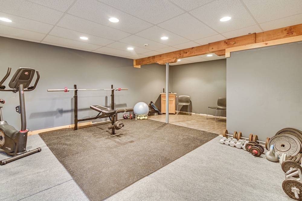 2 Mi to Beaches: Charming Kennebunk Family Home