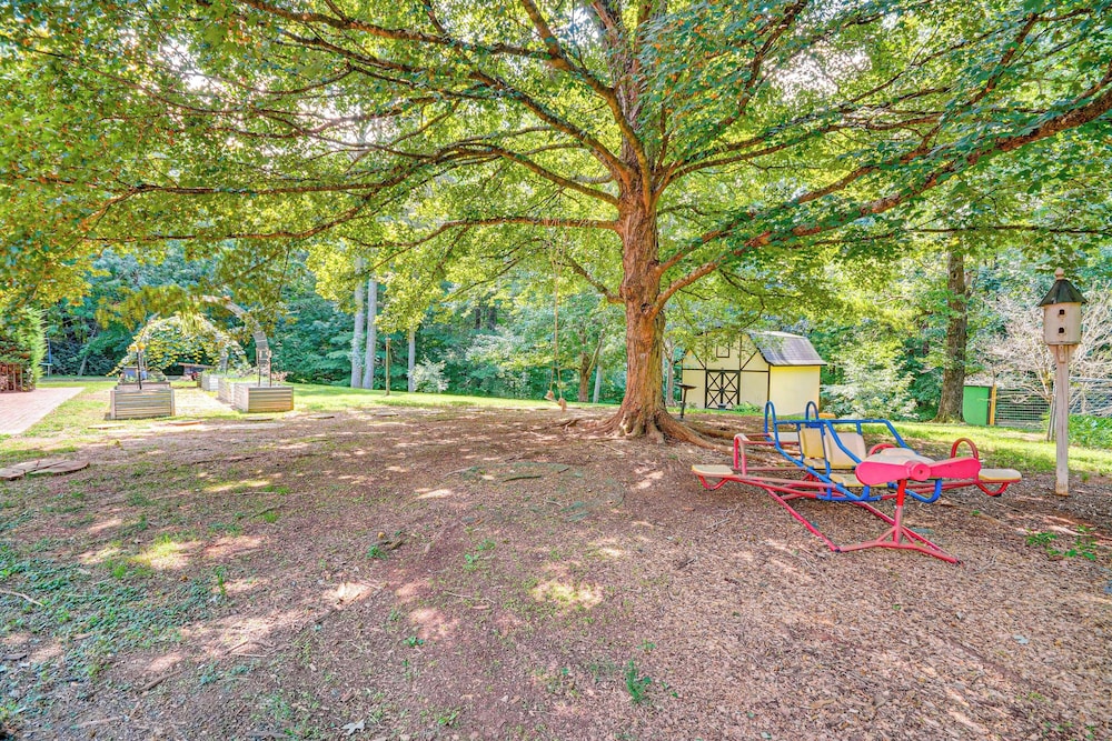 2 Mi to Main St Thomasville: Family Home w/ Games