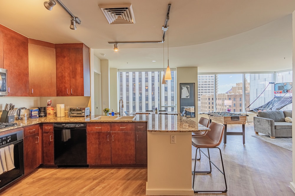 ROVE LIVING/KL - 44 Monroe