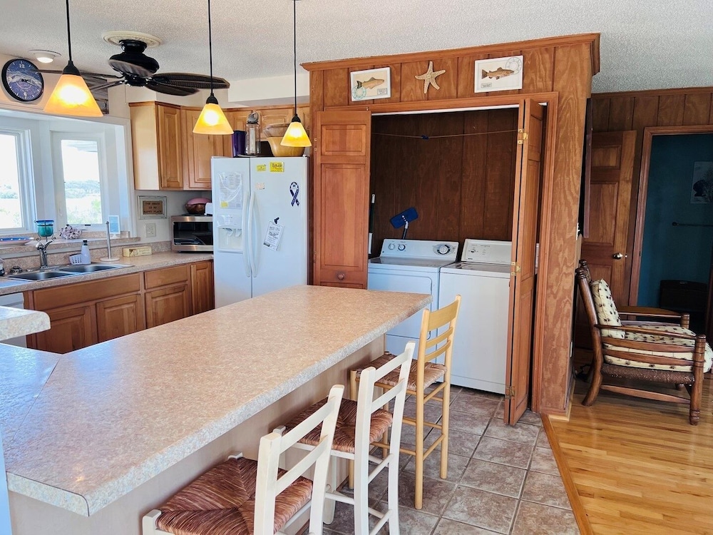Fore Shore West- 4 Bedroom Home by RedAwning