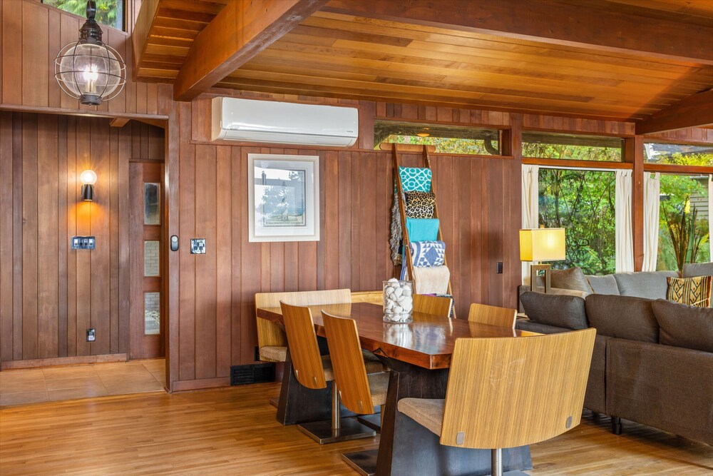 Puzzle Point Lodge in Poulsbo