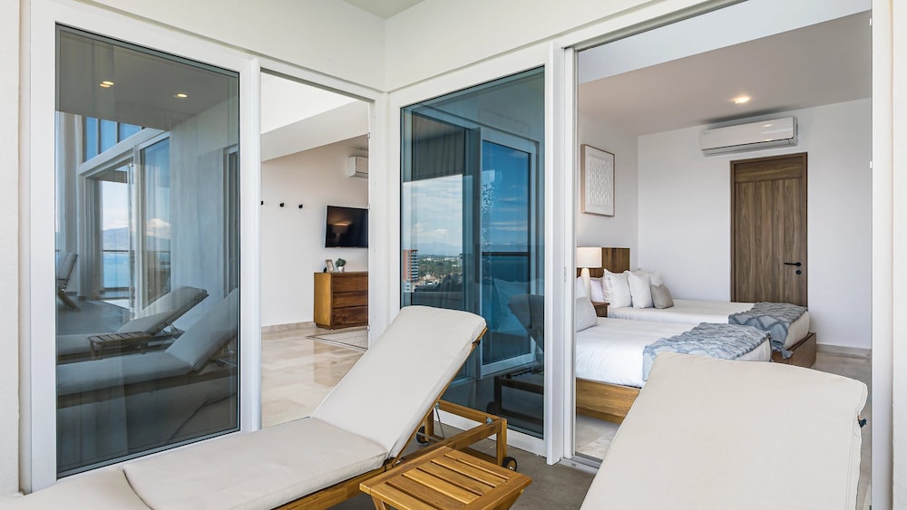 4BR Luxury Penthouse with Ocean Views