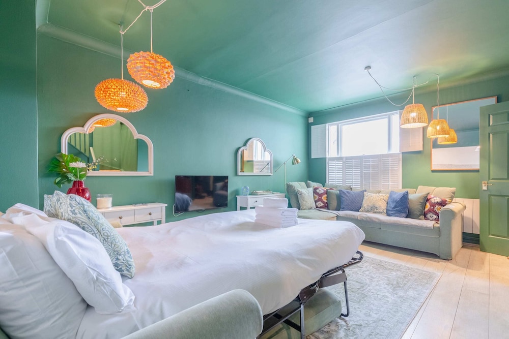 3 Bed House, Sleeps 8 - Near St Pancras