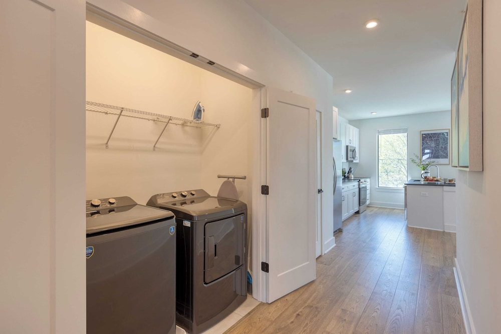 13 Modern Condos Near Downtown Nashville 26 Total Bedrooms, Sleeps 90 The Heights by Avantstay