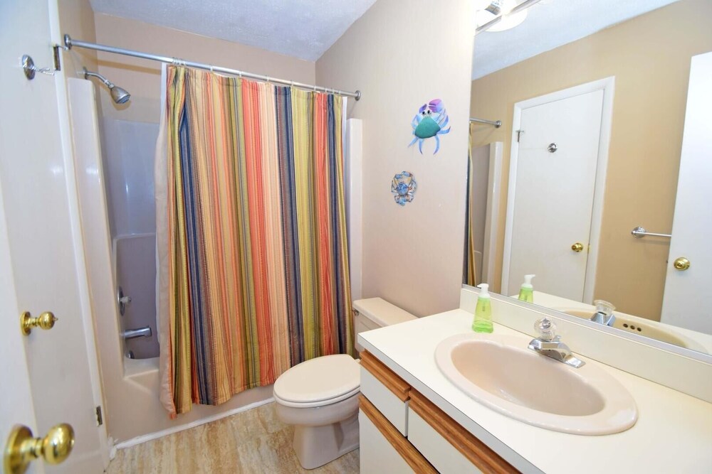 Seascape-heron Harbour 206-10 2 Bedroom Condo by RedAwning