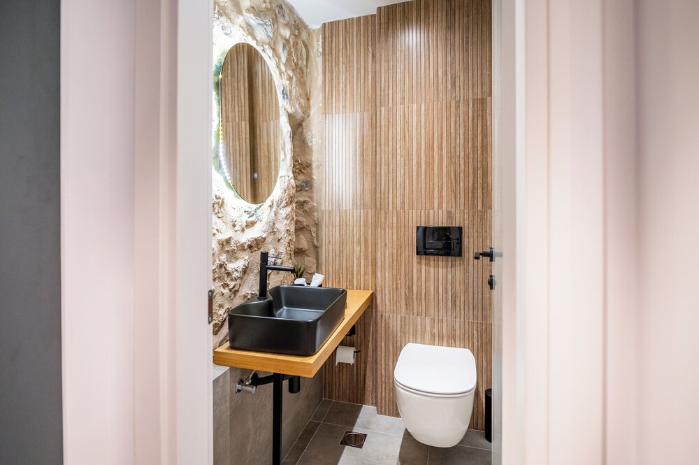 Cardamilia Suites