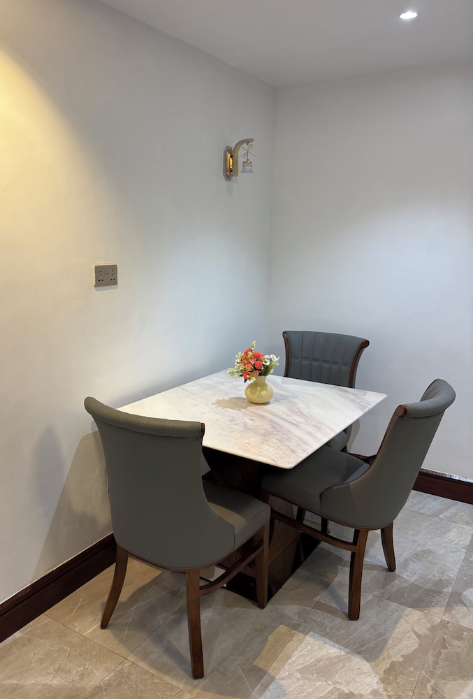 Ridgeway Apartments