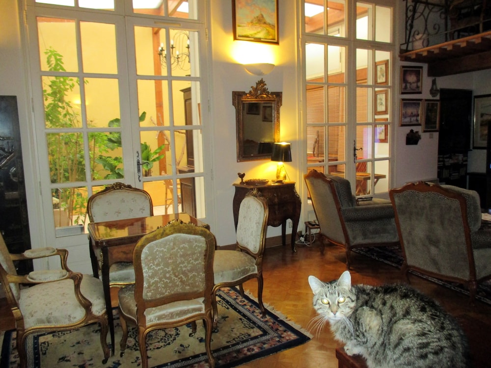 Dolphin's B&B