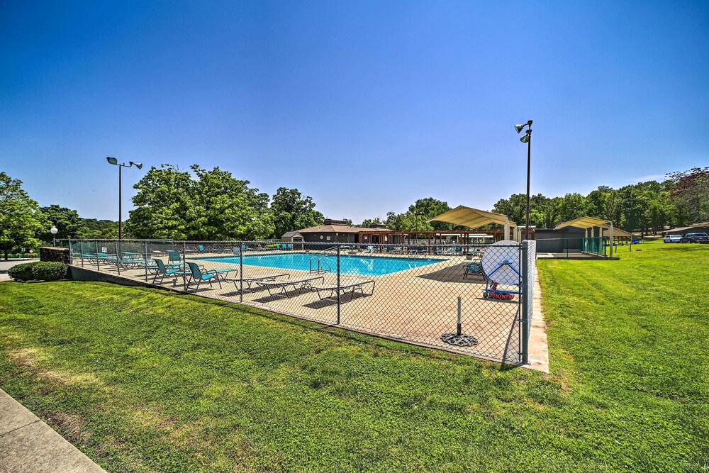 Lakefront Retreat w/ Game Room in Bella Vista!