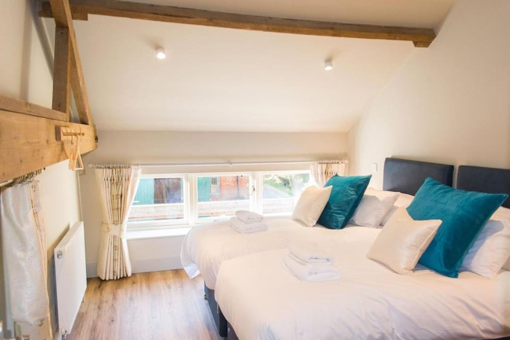 Host Stay Boathouse Barn