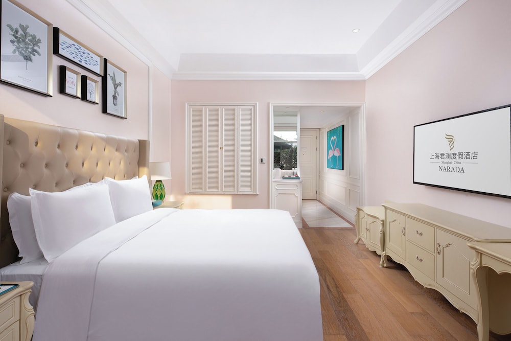 NARADA RESORT SHANGHAI HOTEL Disney Store