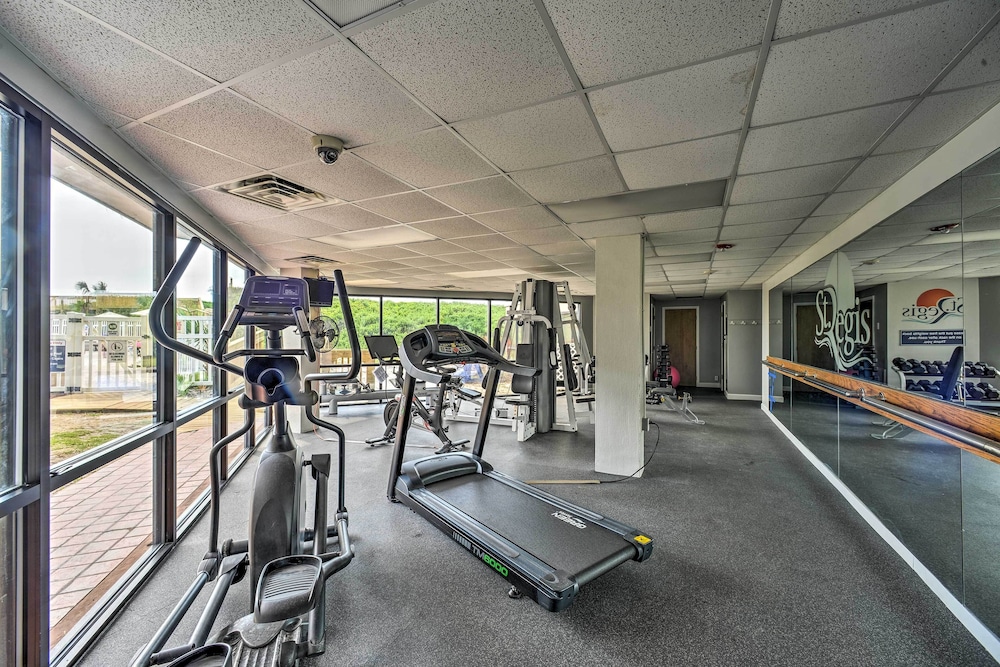 Colorful Beachfront Condo w/ Resort Amenities view 5