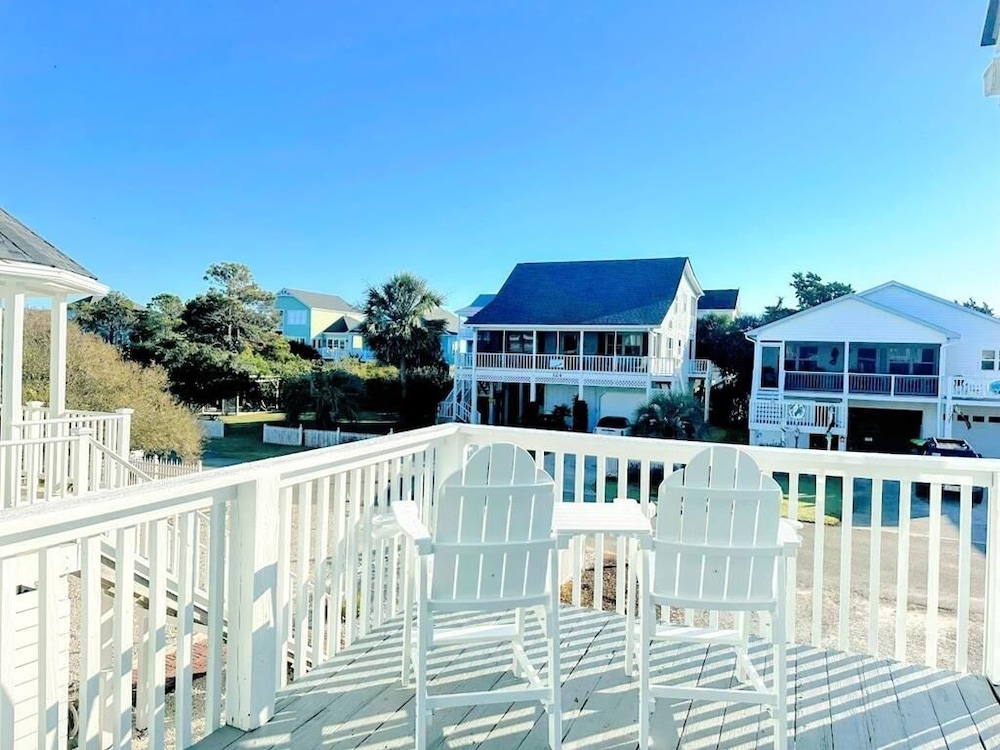 Ah' Frigate 3 Bedroom Home by RedAwning