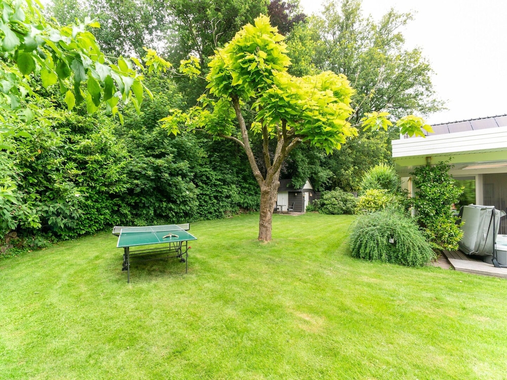 Picturesque Holiday Home in Oldenzaal With Jacuzzi