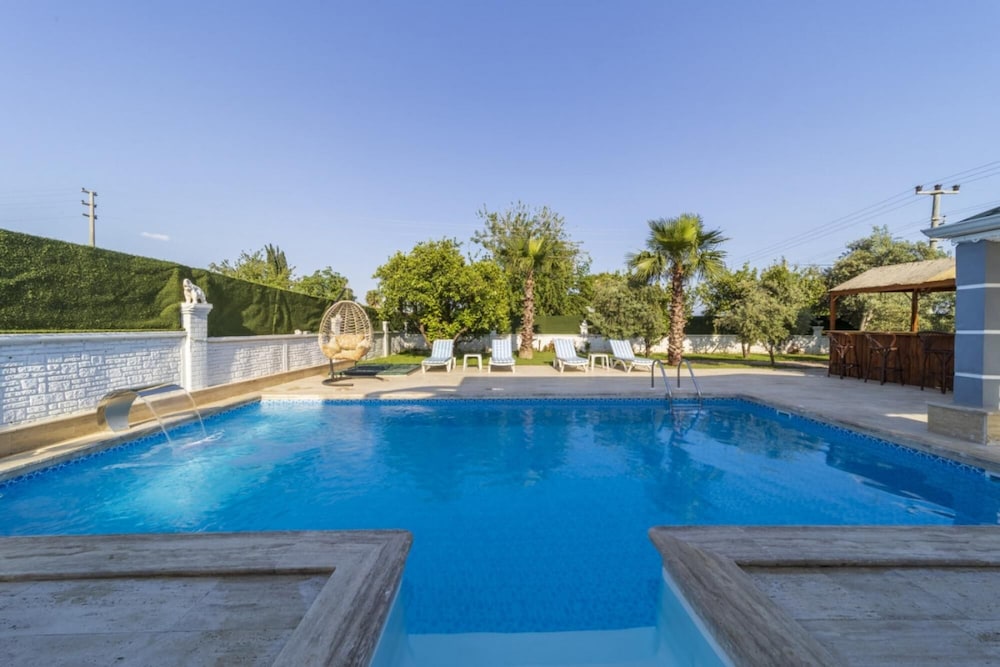 Marvelous Conservative Villa in Muratpasa