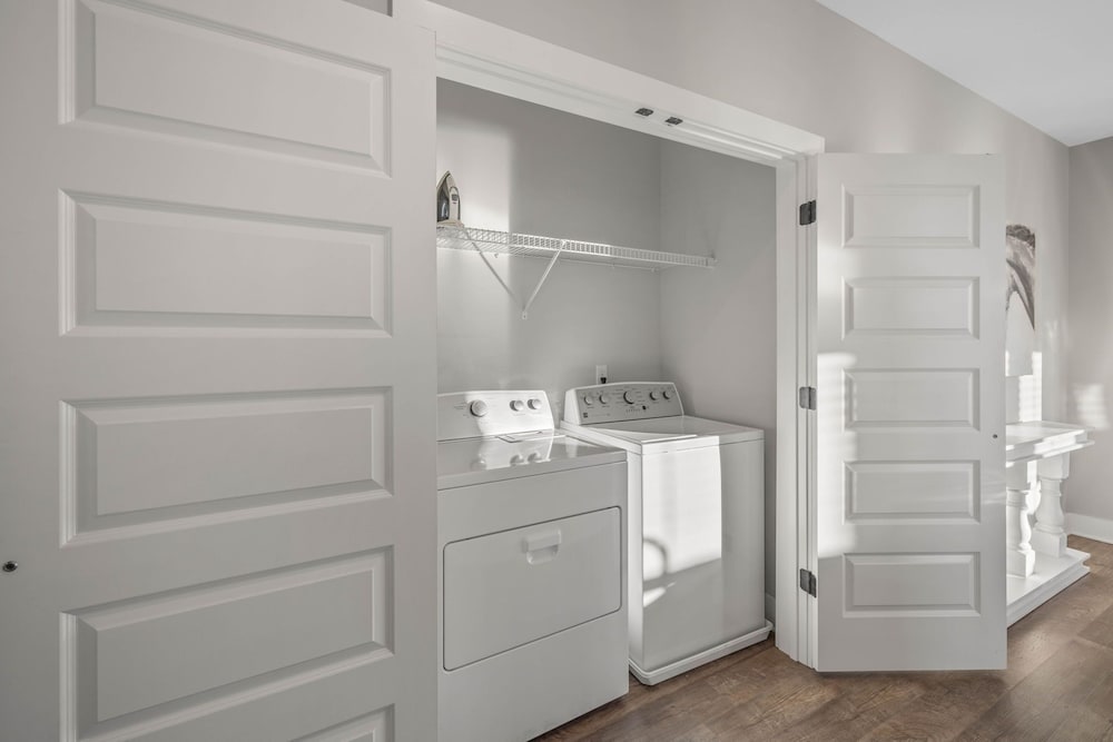 Pulse - Minutes to Broadway - Sleeps 6