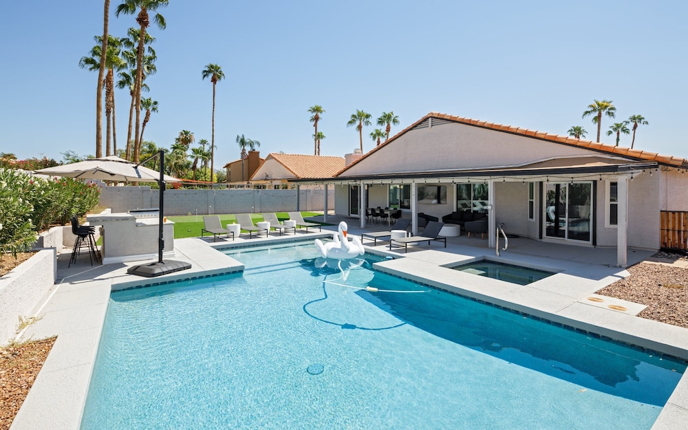 Bohemian Resort- Pool Heat Available - Golf & Games!