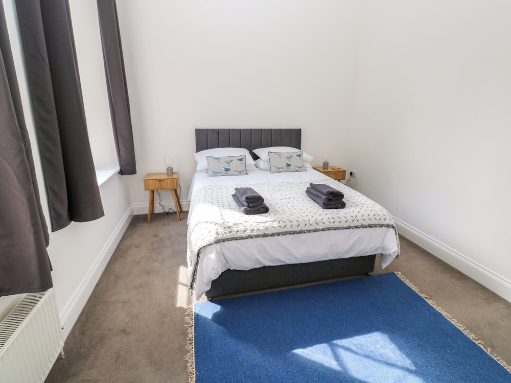 2 Regent Mews
