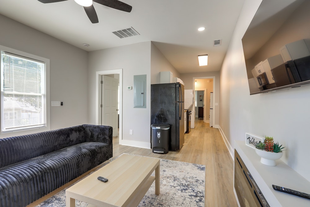 Pet-friendly ATL Hub - 9 Mi to Downtown