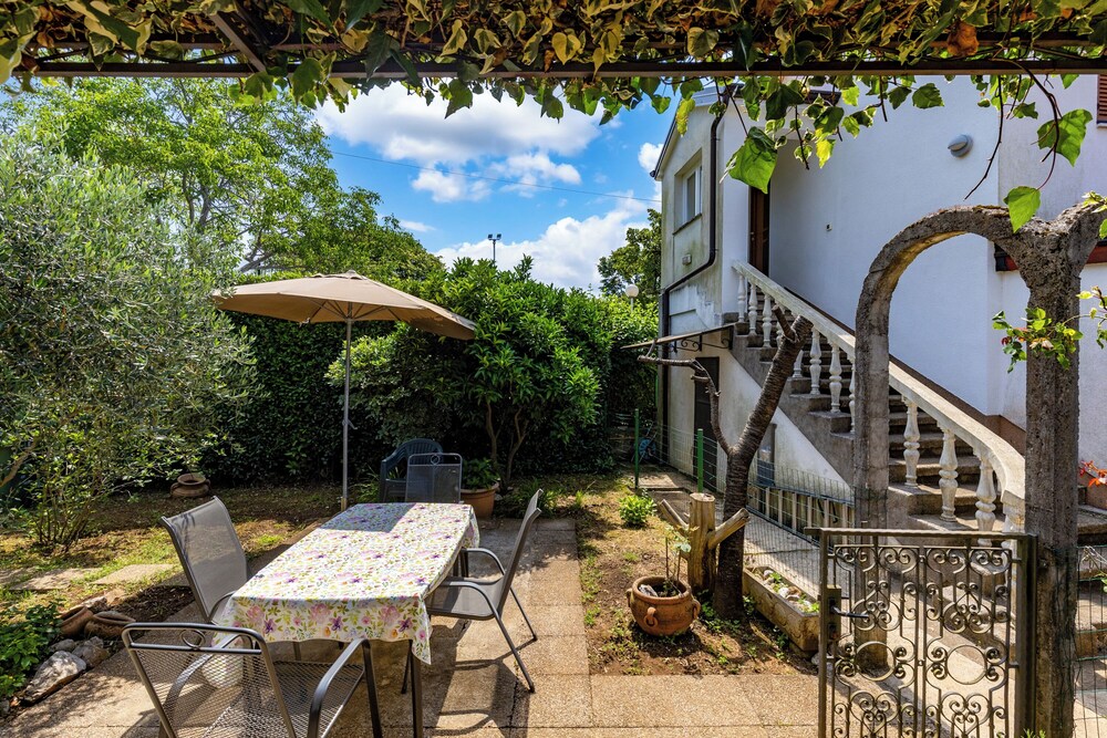 Quiet Garden Apartment Kostrena
