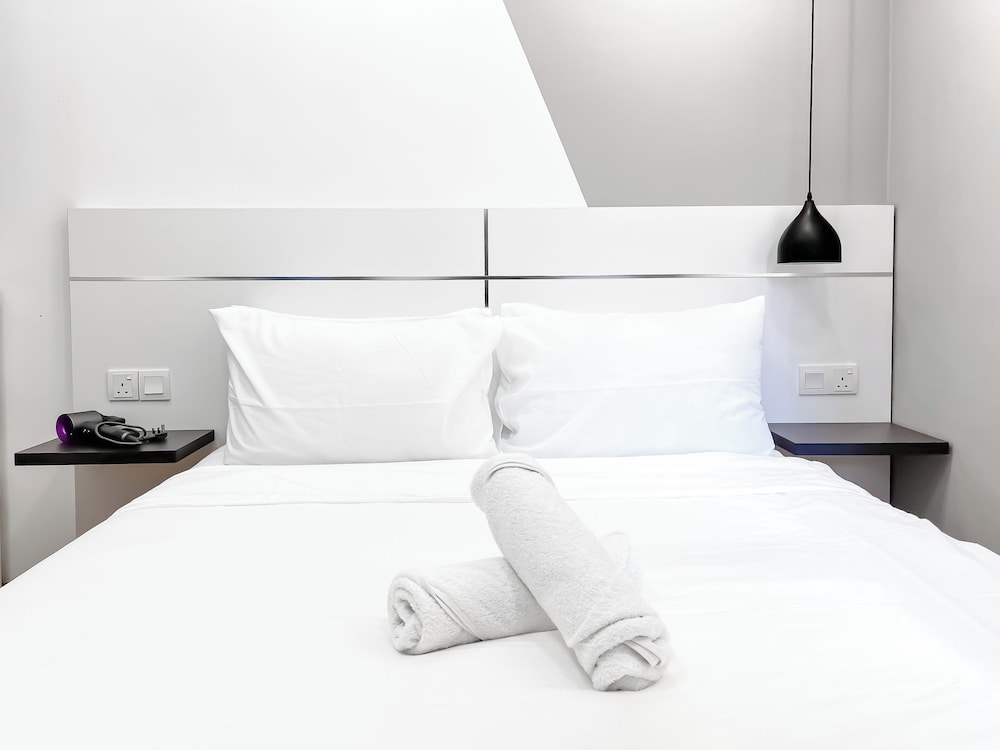 The Luxe by Manhattan Group