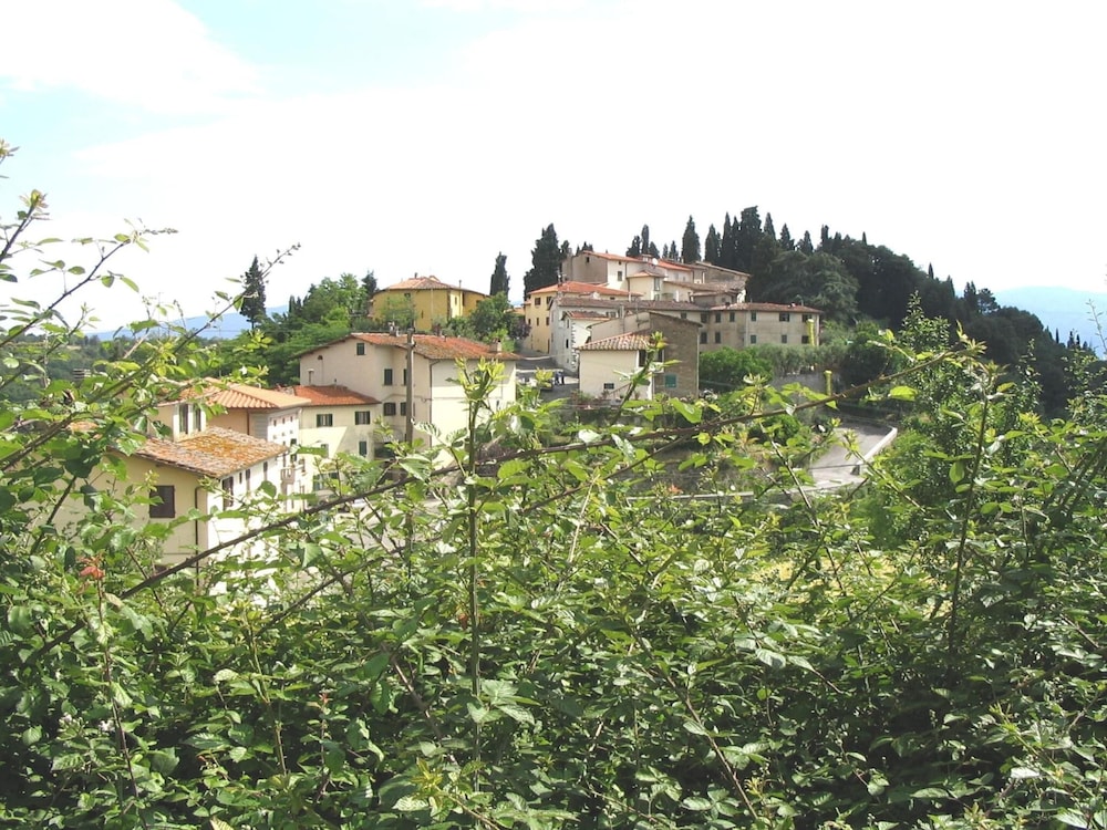Apartment in Tuscany With Pool & Garden