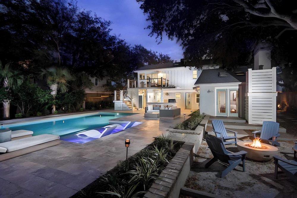 3405 Cameron by Avantstay Pool, Outdoor Kitchen