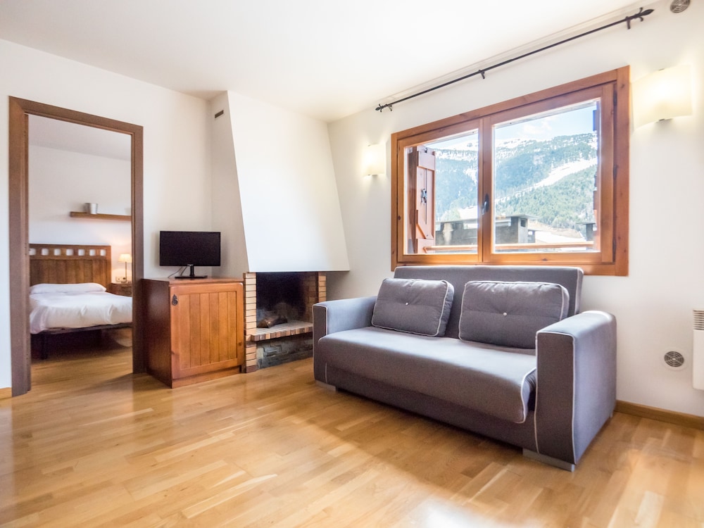 Esquirol Apartments