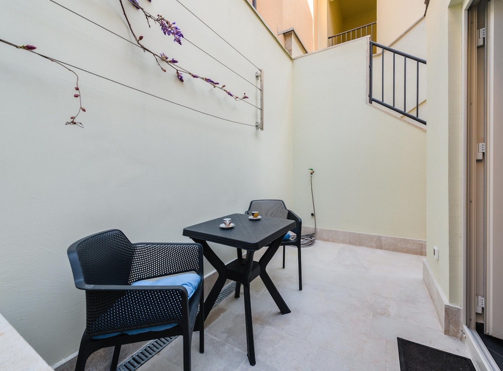 Apartment With Scenic View