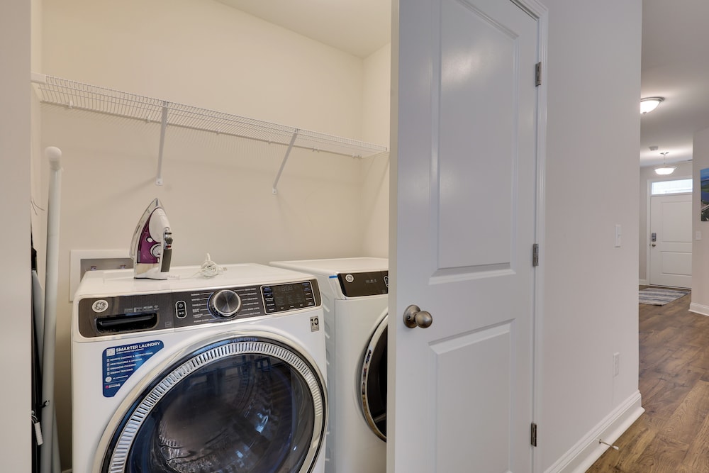 3 Mi to Golf & Waterway: Ocean Isle Beach Retreat!