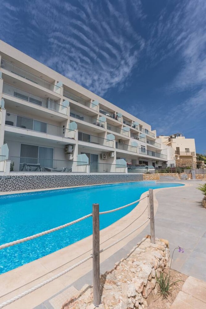 Property With Pool Access - Xaghra Near Marsalforn