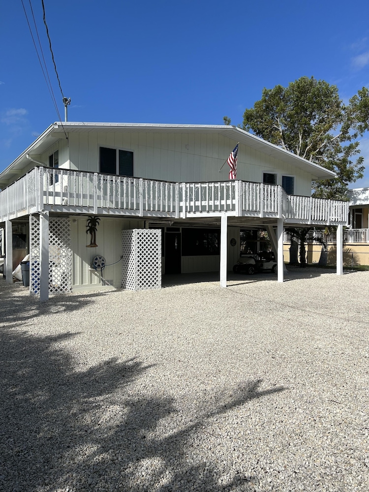 Beautiful Updated Stilted Home Makes For A Super Getaway. 3 Bedroom Home by RedAwning
