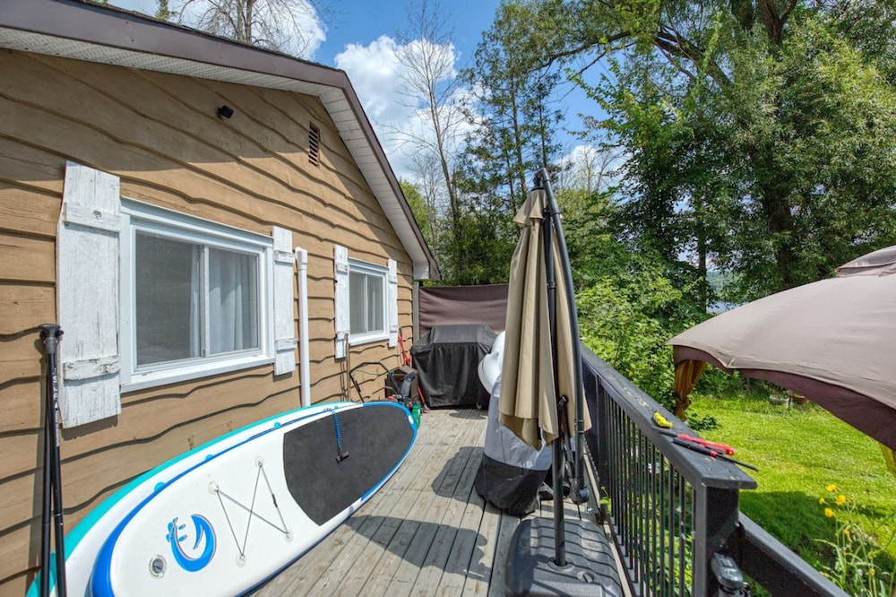 Waterfront Cottage w Swim Spa BBQ Close to Skiing