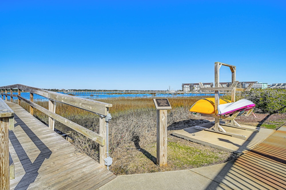 Waterfront Gem w/ Balcony in Garden City