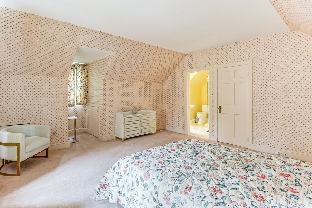 16 Mi to Baltimore: Spacious Home in Owings Mills!